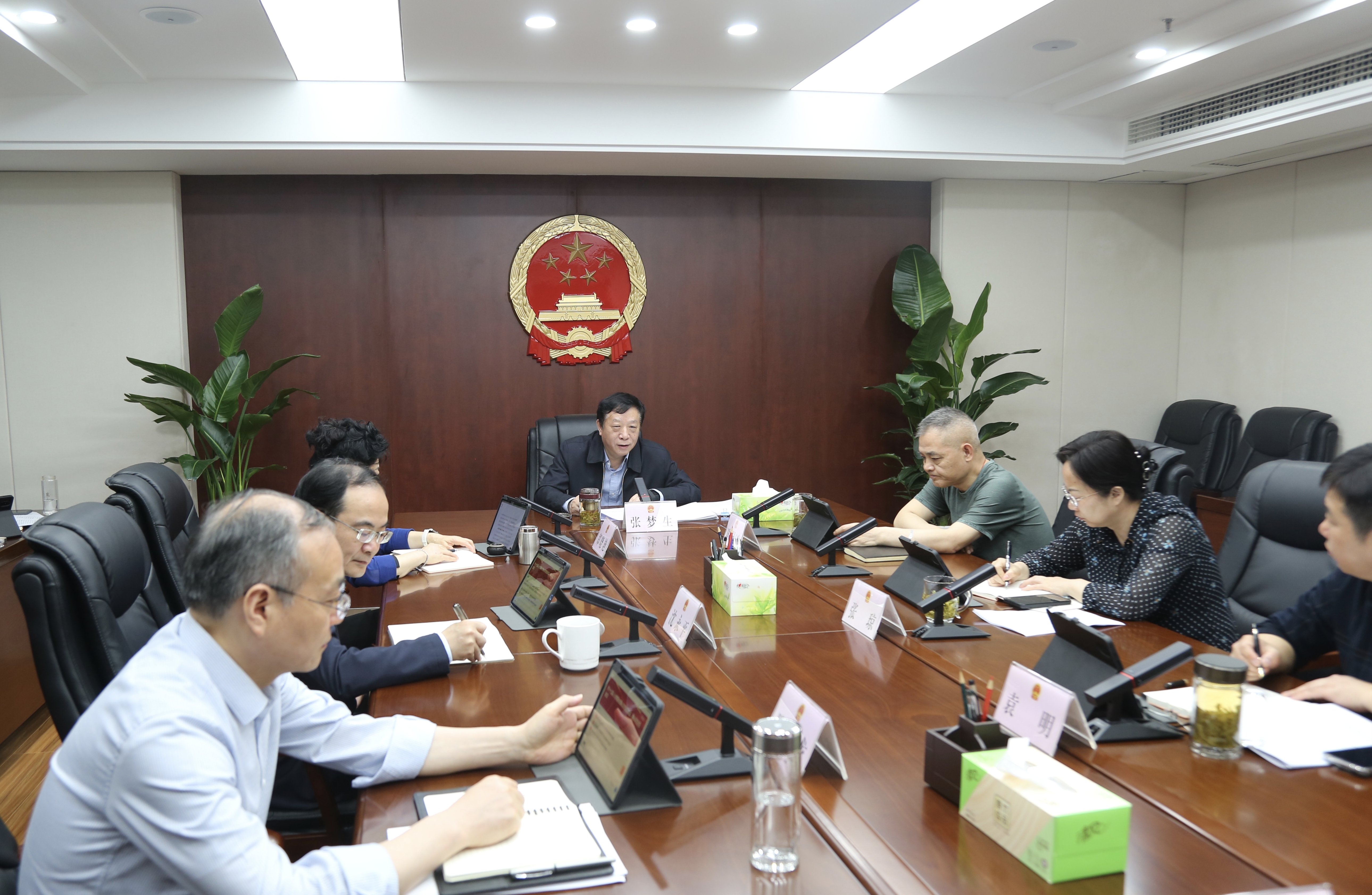 市人大常委会党组理论学习中心组学习会议召开  张梦生主持