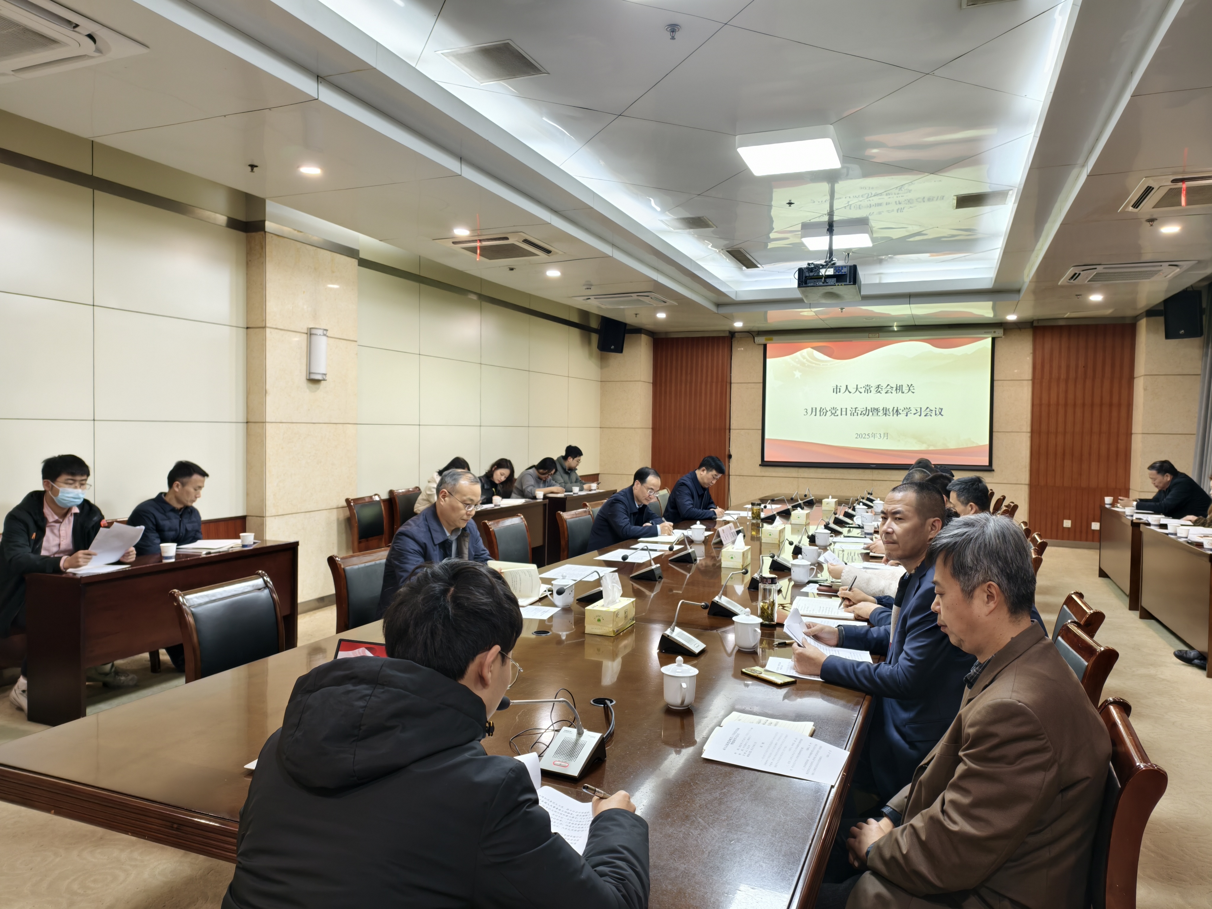 市人大常委会机关开展3月份党日活动暨机关集体学习