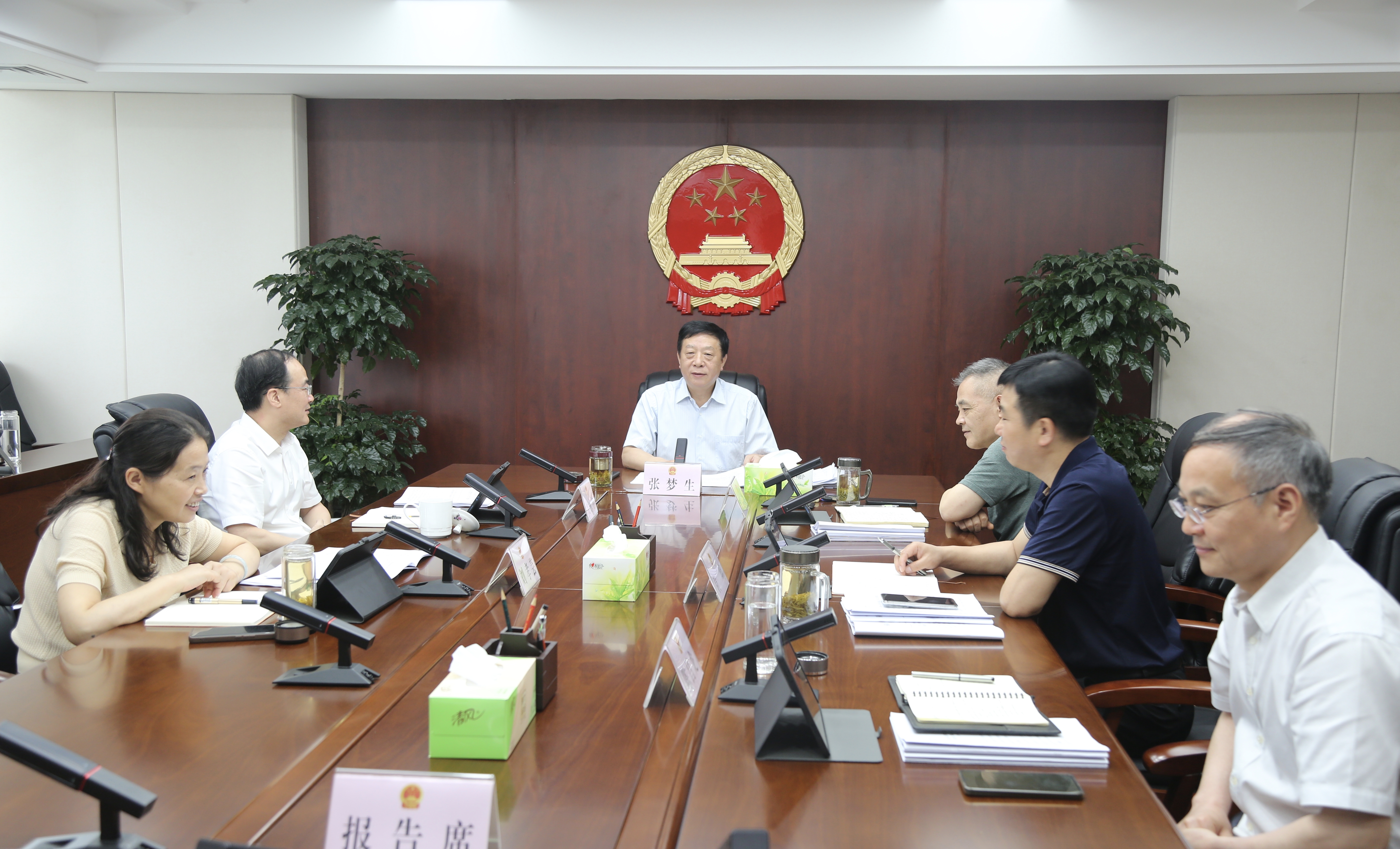 市人大常委会党组理论学习中心组学习会议召开  张梦生主持
