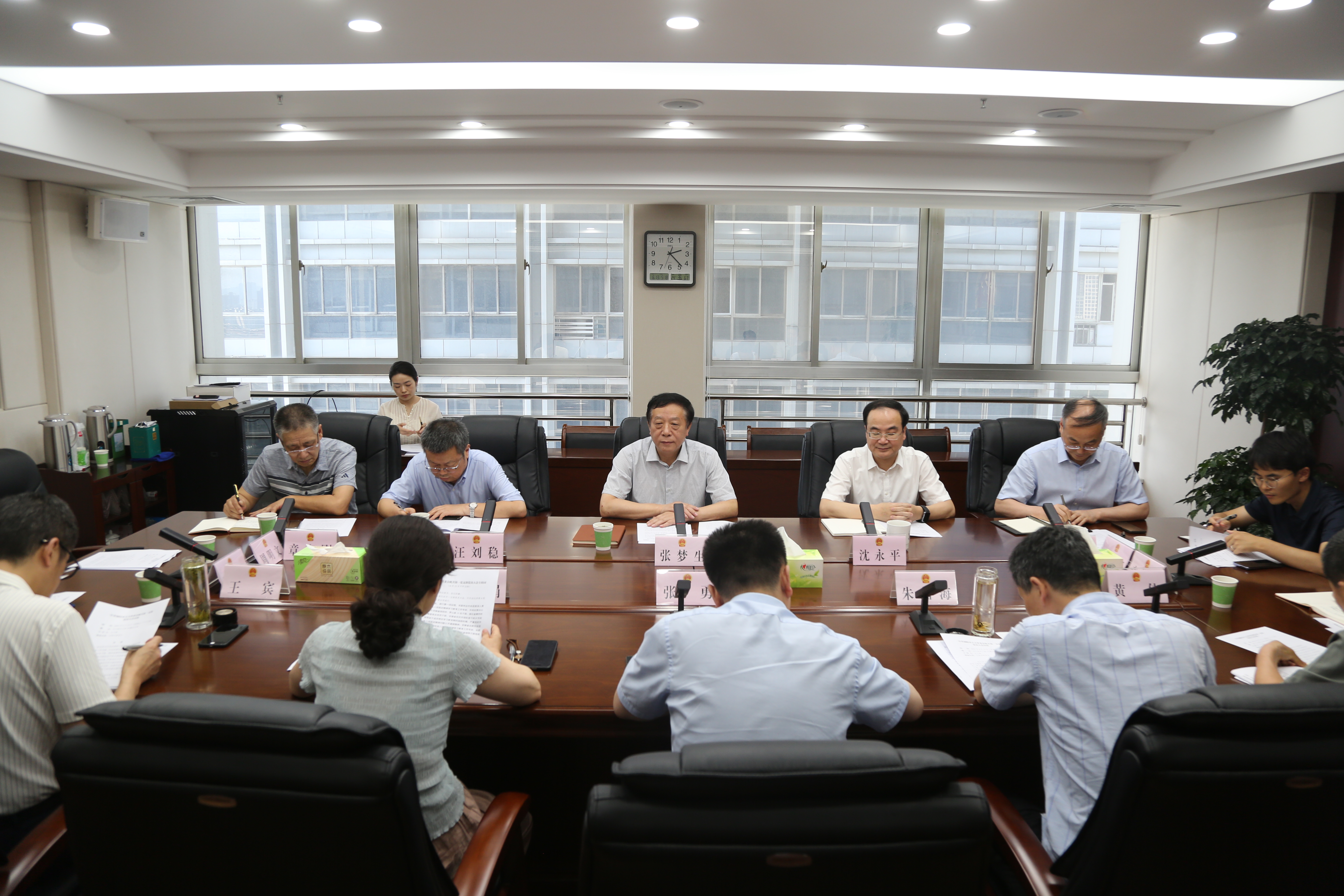 市人大常委会机关第一党支部召开党员大会  张梦生以普通党员身份参加