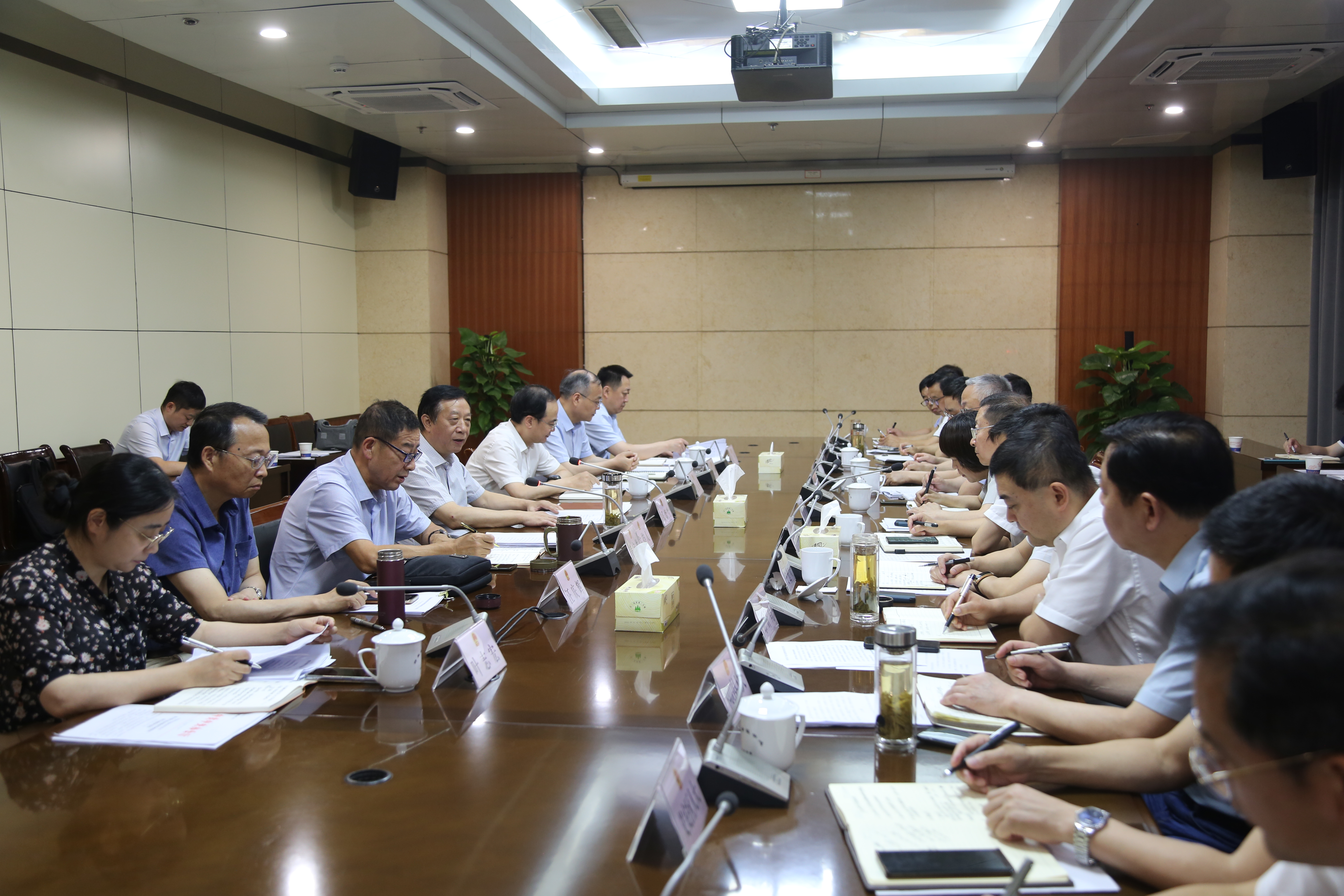 市人大常委会召开政府债务管理情况调研座谈会 张梦生参加