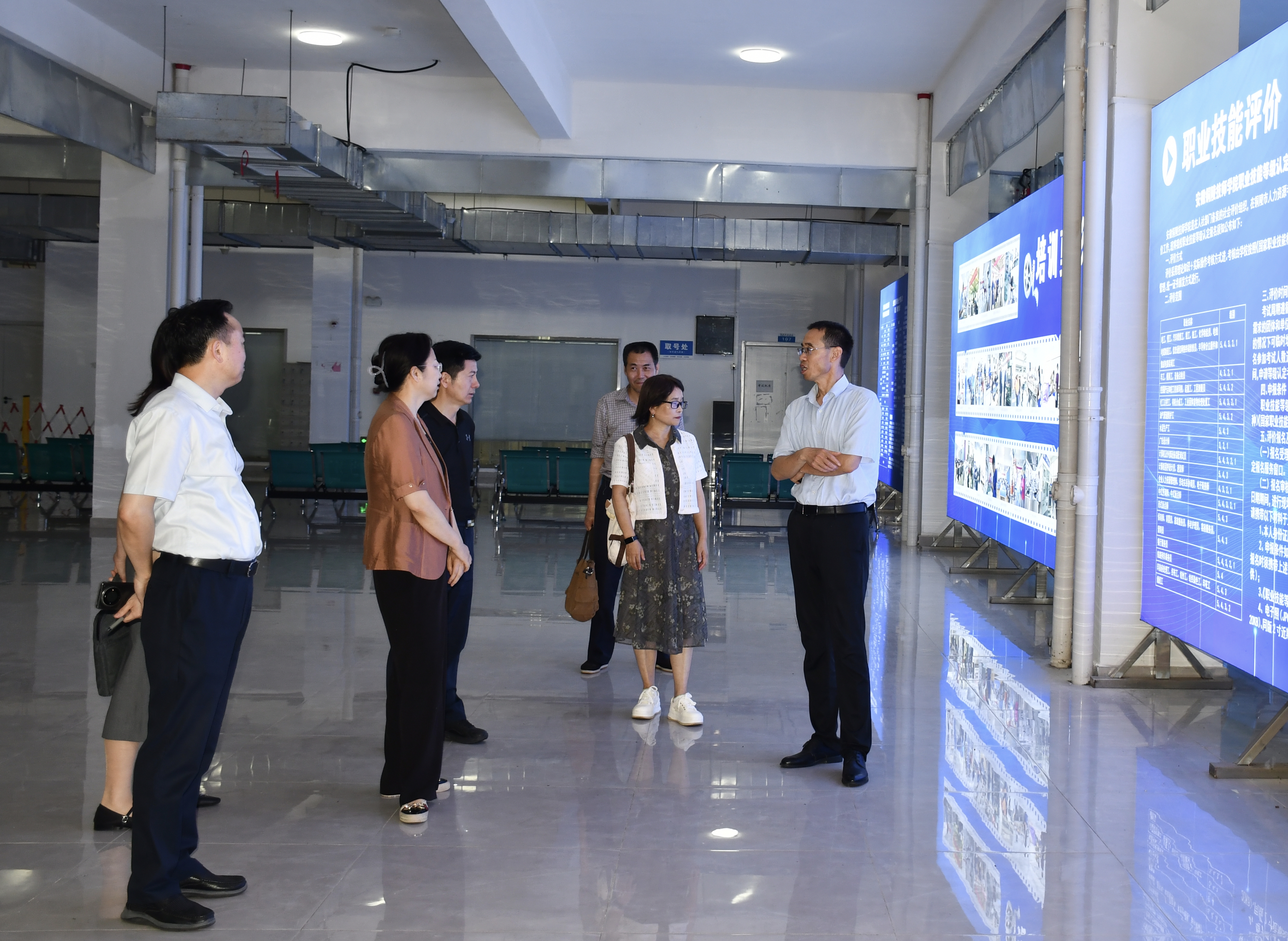 张琼调研我市职业技能培训工作