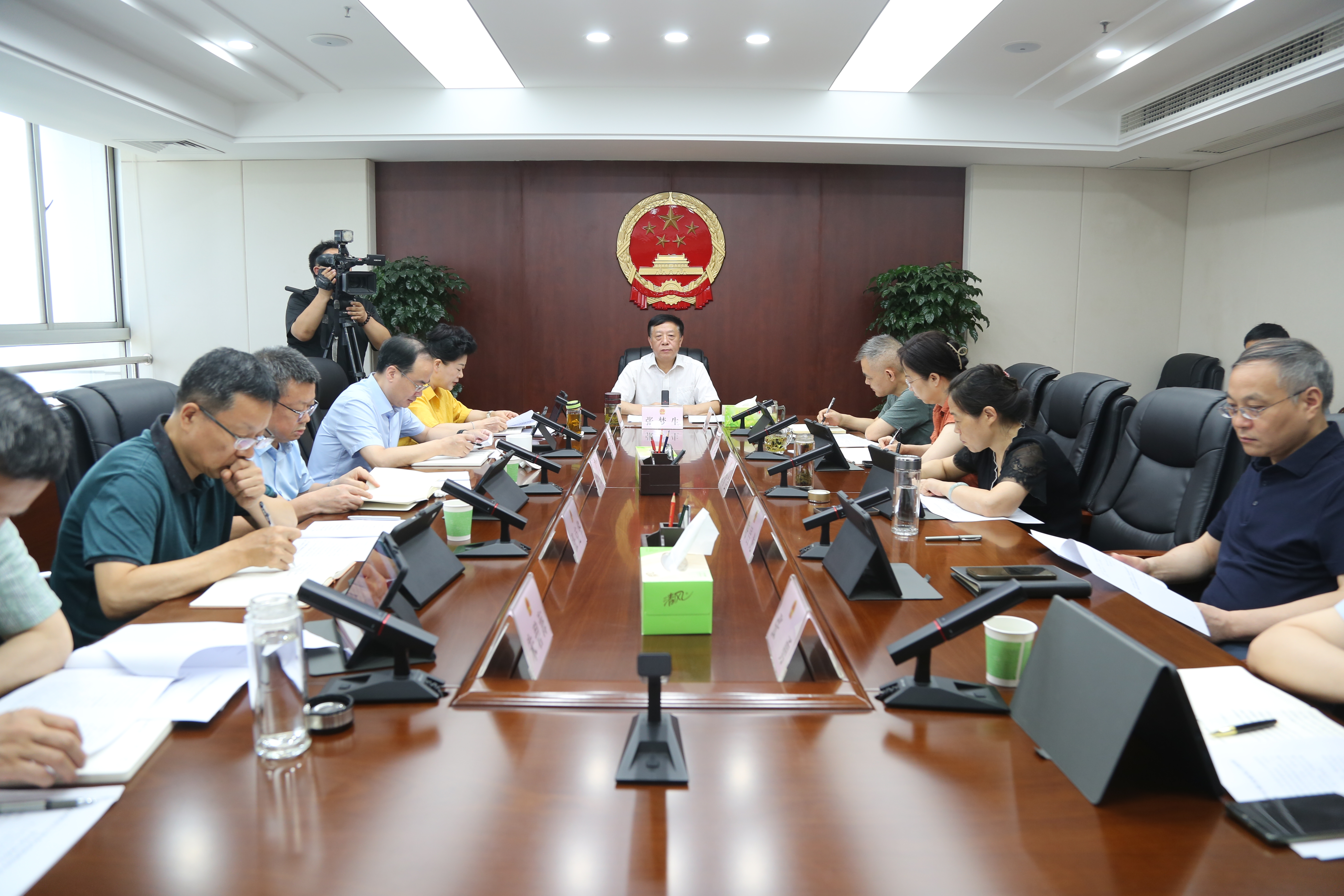 市人大常委会党组理论学习中心组学习</br>会议召开  张梦生主持