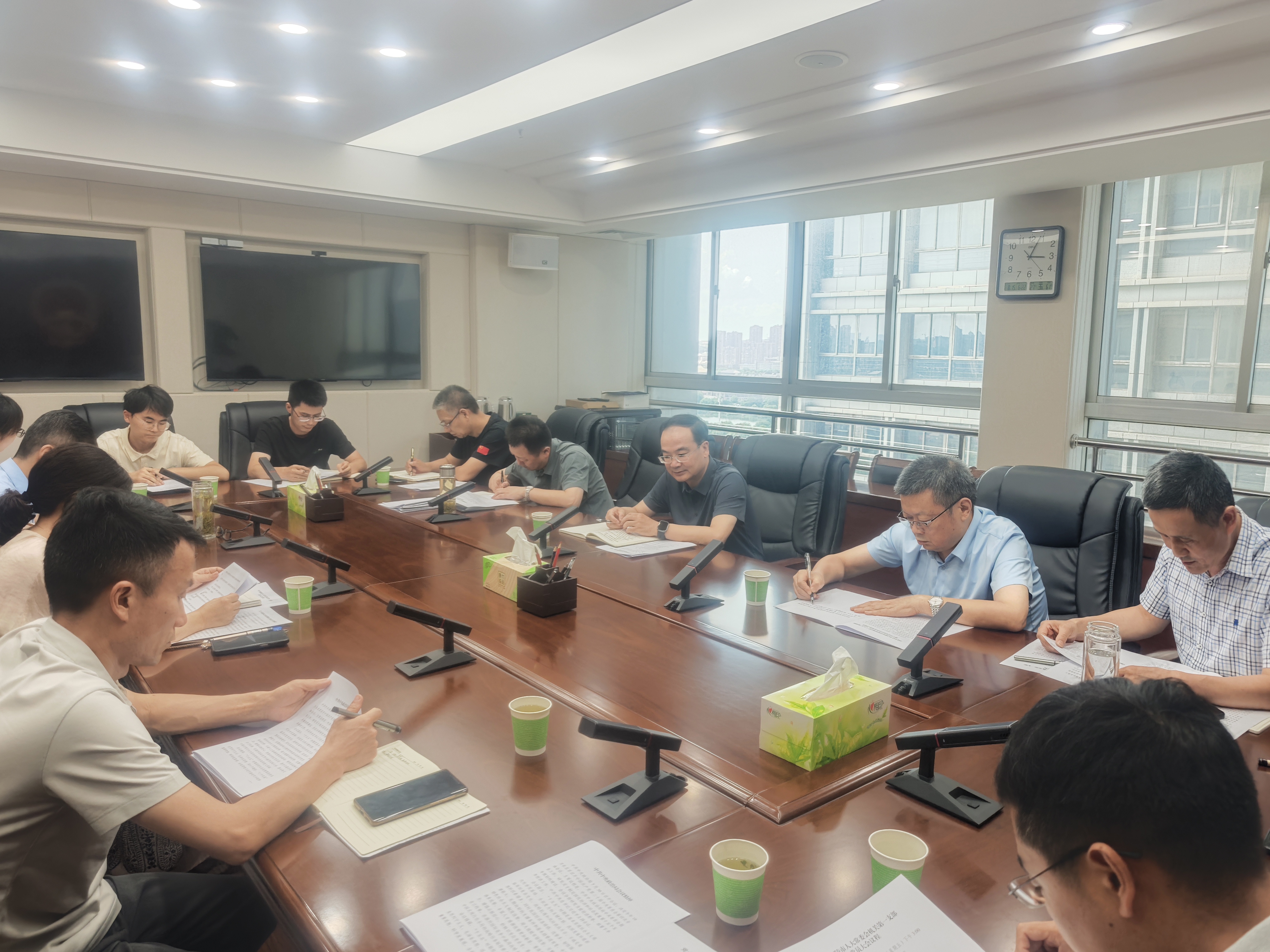 市人大常委会机关第一党支部召开党员大会