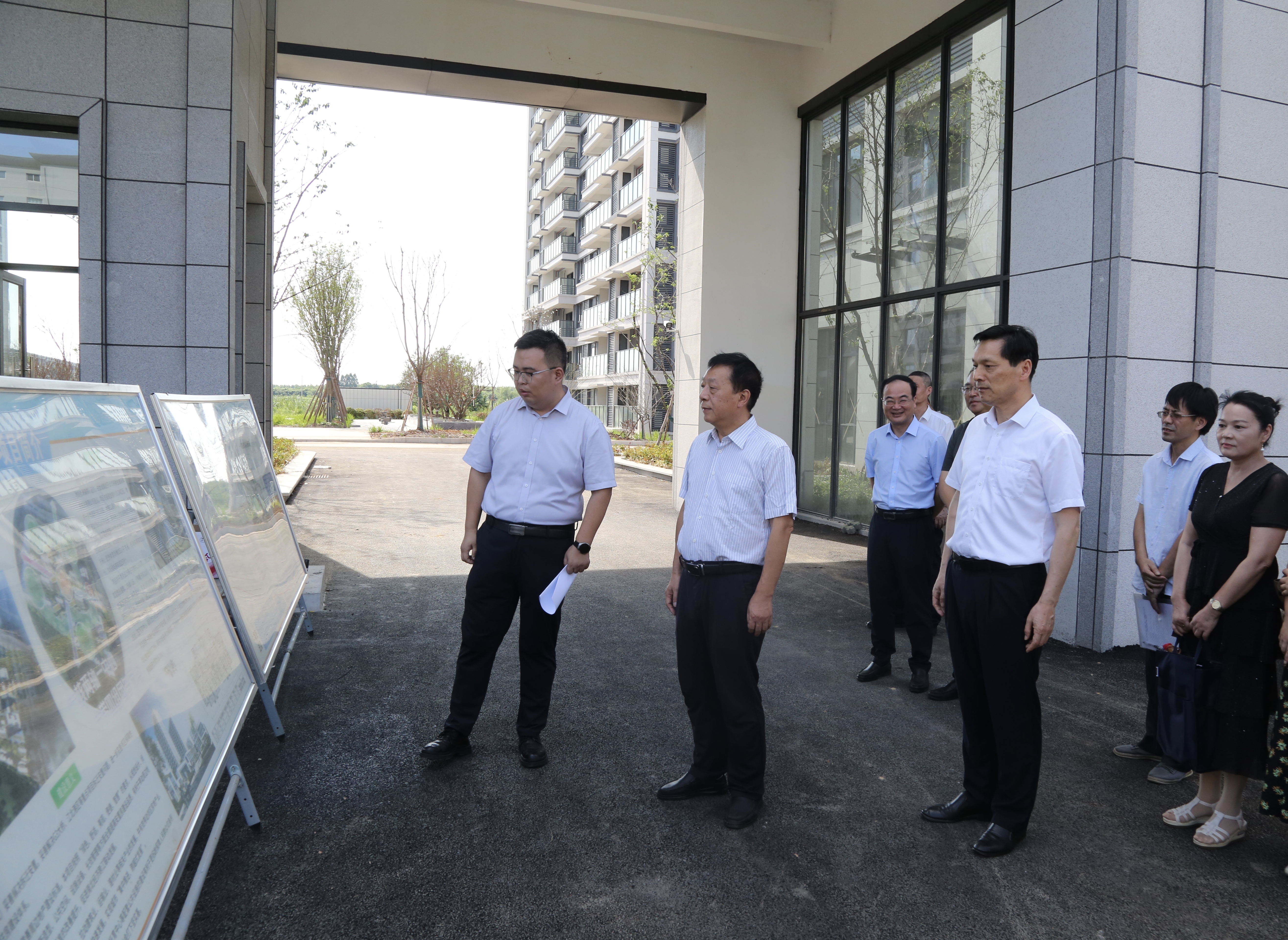 强化政治担当积极履职尽责 同心协力办好铜陵的事  张梦生赴郊区参加代表小组活动