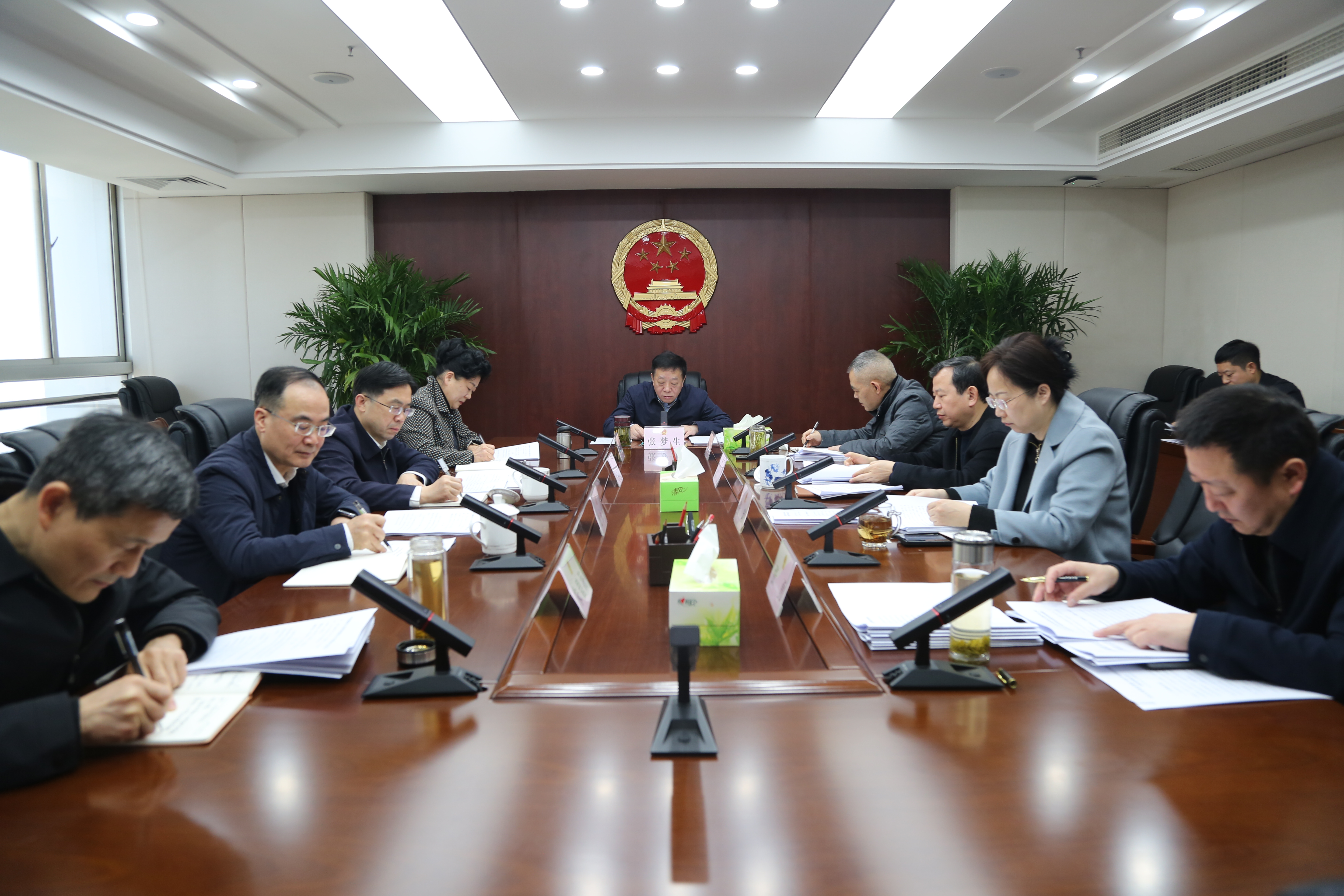 市人大常委会党组2025年度民主生活会召开</BR>张梦生主持