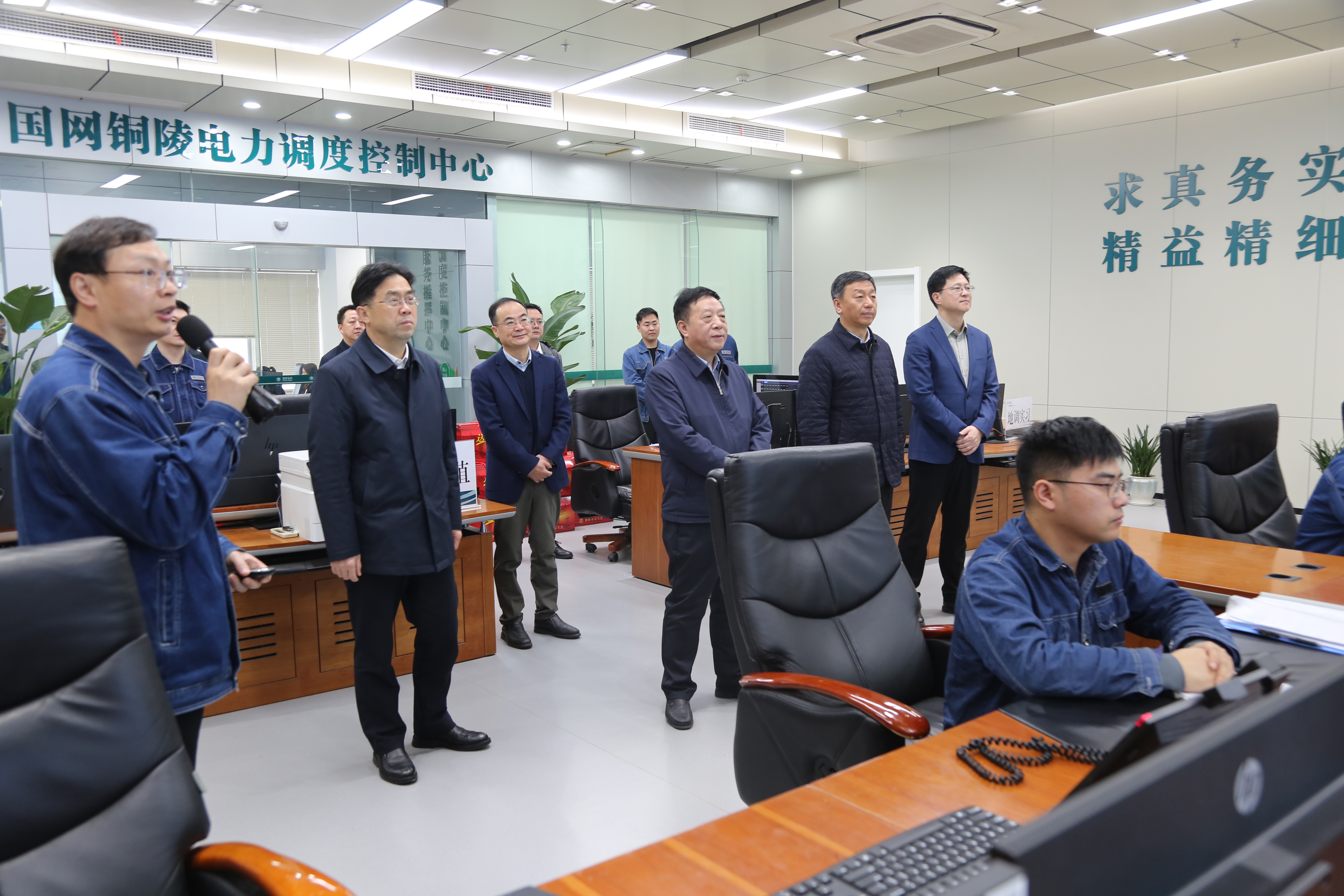 致以新春祝福 送去暖心关怀  张梦生看望慰问春节期间坚守岗位职工