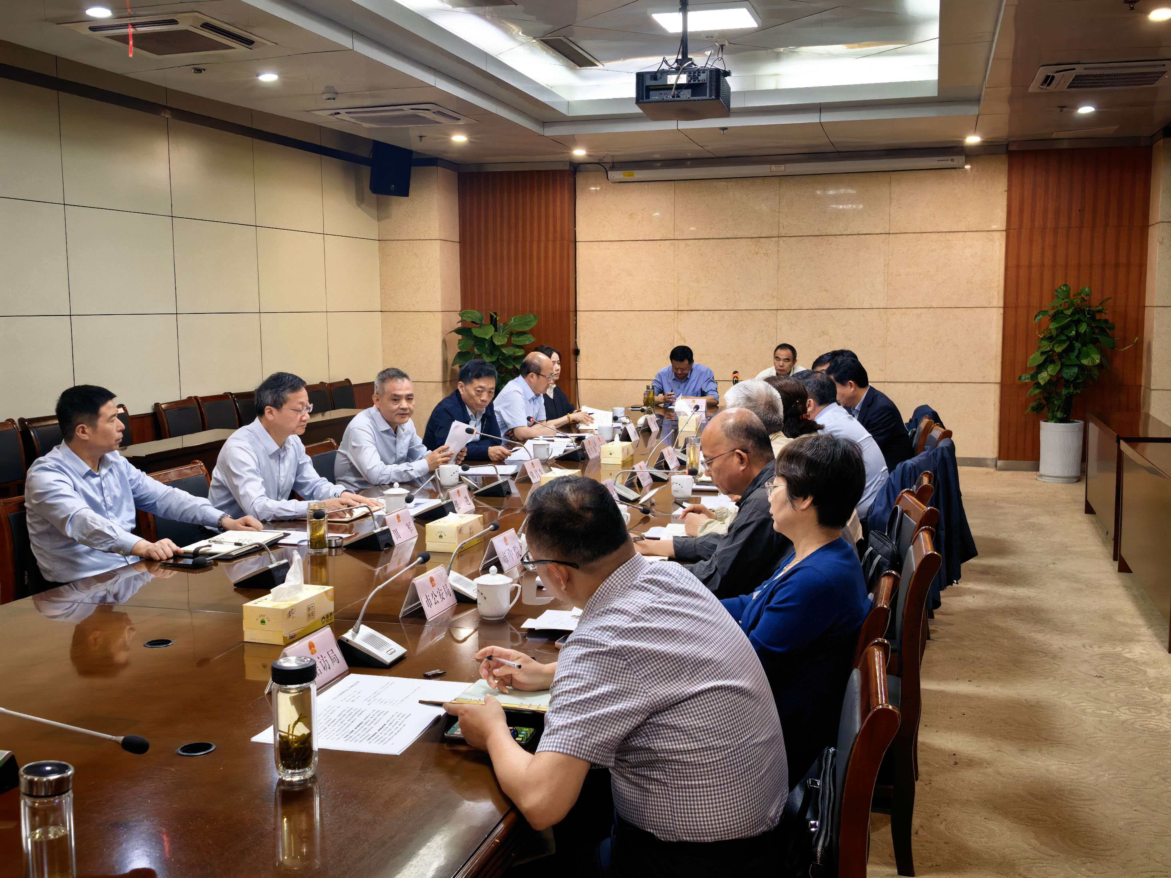 陈昌生参加全市人大监察和司法工作座谈会
