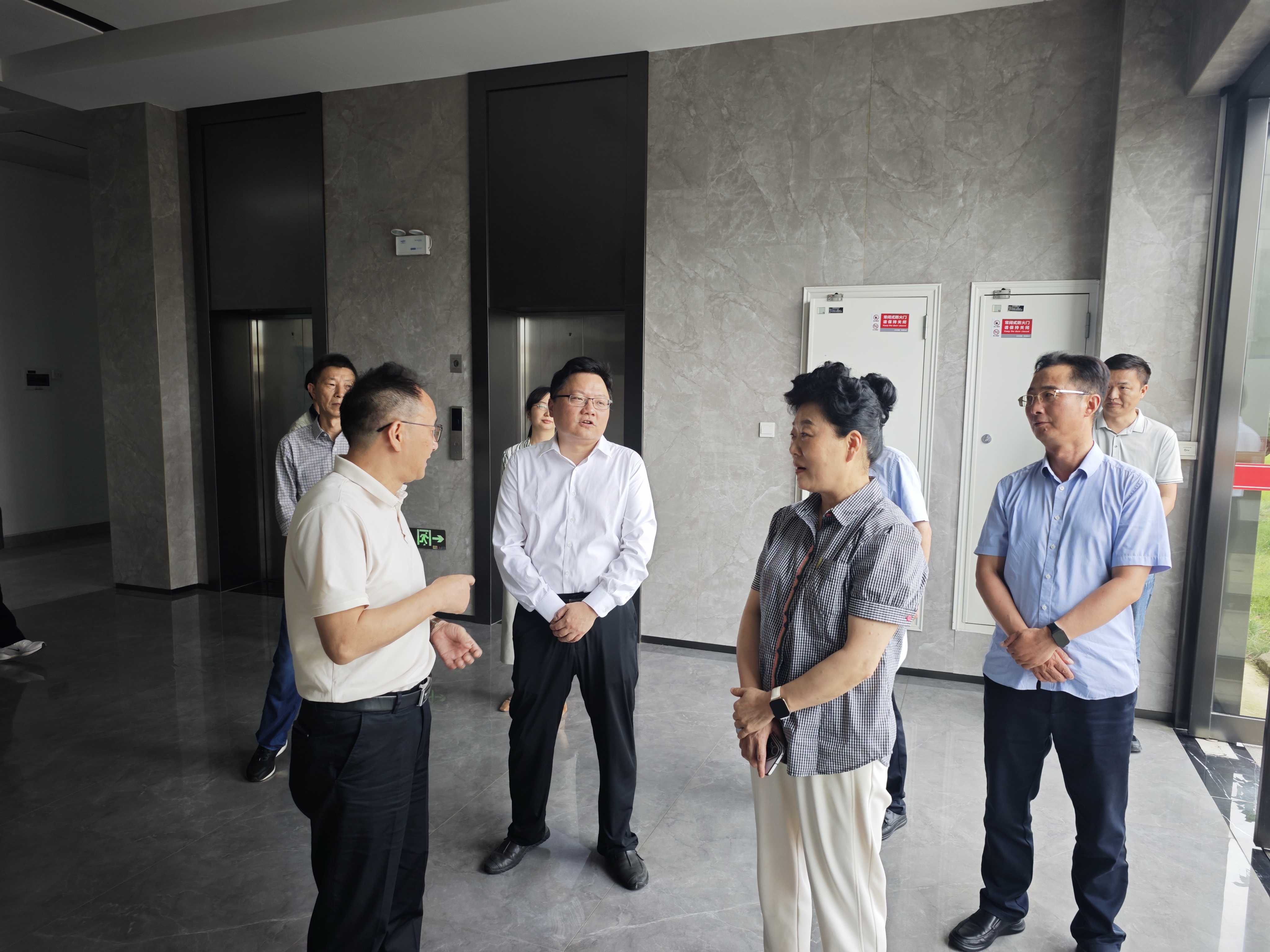 郑晓艳调研科技创新与成果转化平台建设工作