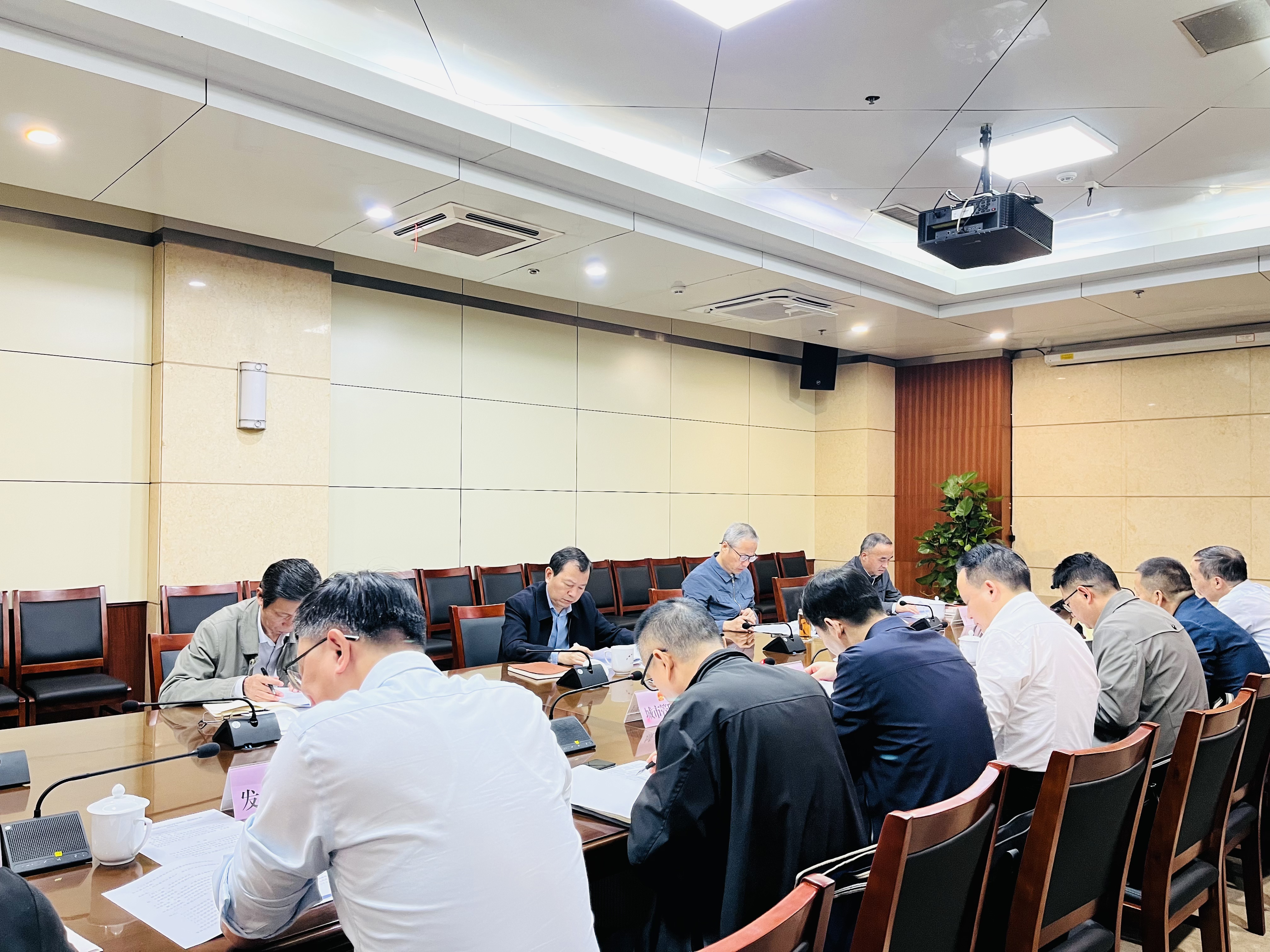 汪发进参加《铜陵市餐厨垃圾管理条例》执法检查动员会